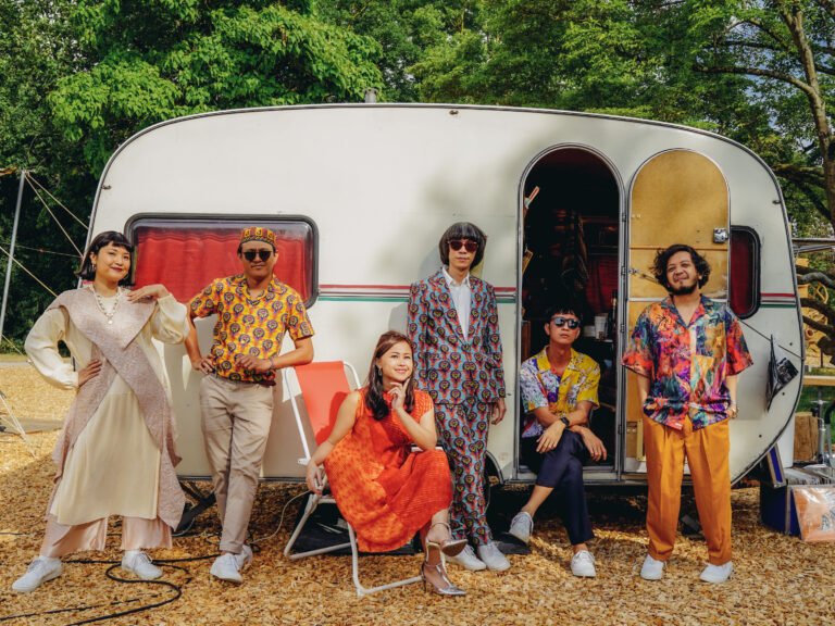 White Shoes & The Couple Company in Kassel (photo Jin Panji)