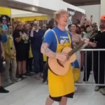 Ed Sheeran Memainkan ‘Lego House’ Di Luar Lego Store Ed Sheeran