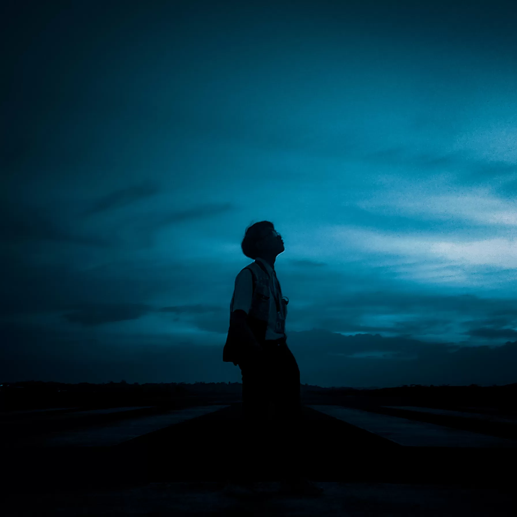 Album "The Light Guides Me Blue" tandai debut Memor sebagai one man band yang mengangkat penyakit Skizofrenia.