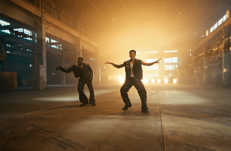 Jungkook BTS dan Usher Rilis Video Musik “Standing Next to You” Versi Remix