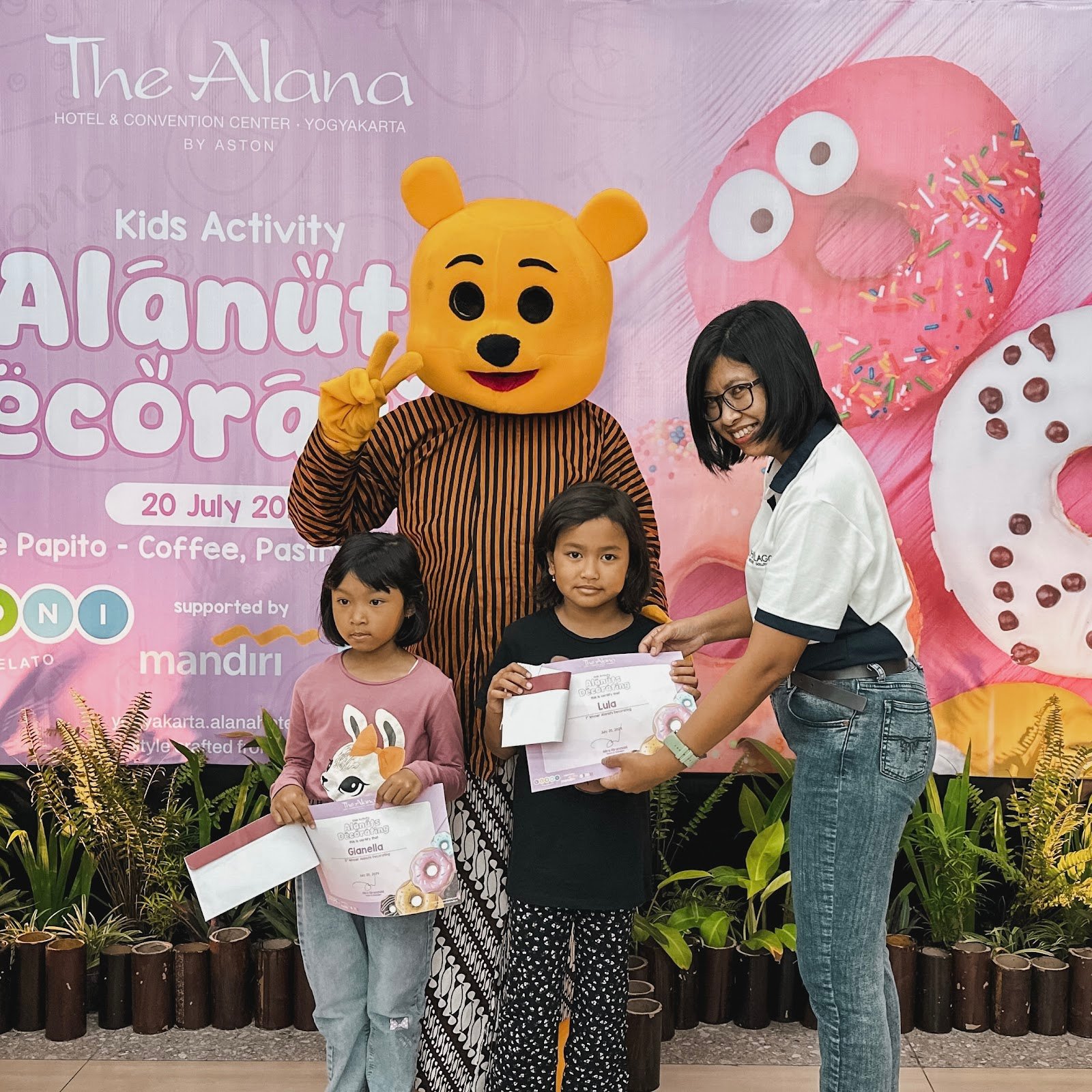 Pemberian Hadiah Peserta Alanuts Decorating