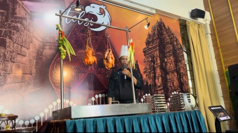 Bebek Asap sajian signature The Rich Jogja Hotel