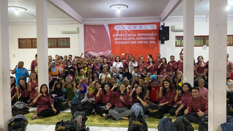 Jaringan Swiss-Belhotel Internasional di Yogyakarta, Solo, dan Semarang Kunjungi BuruhGendong diPasar Beringharjo Yogyakarta