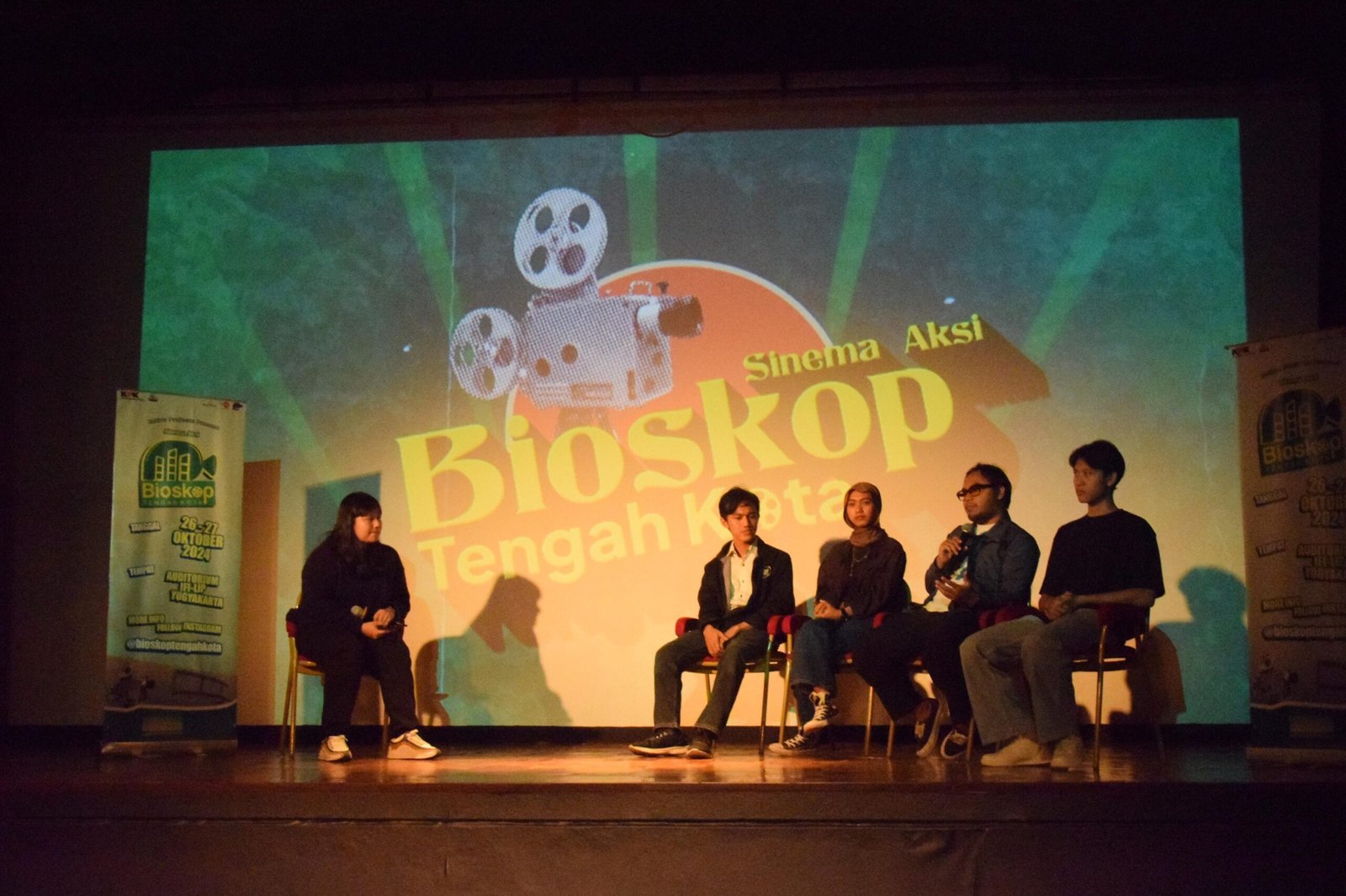 Sinema Aksi Bioskop Tengah Kota