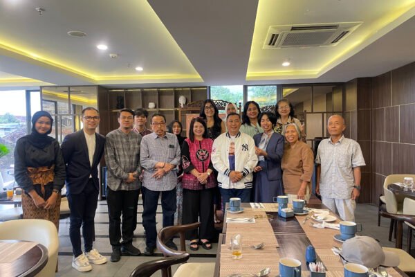 Menyulam Luka dengan Kata — Refleksi Diri Tentang Kesehatan Jiwa Melalui Karya Sastra