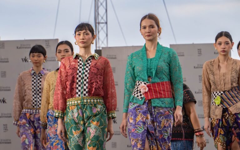 Rayakan Hari Batik Nasional, Novotel Suites Gelar Wastra Katresnan Fashion show Sebagai Wujud Panggung Apresiasi Kreativitas dan Budaya