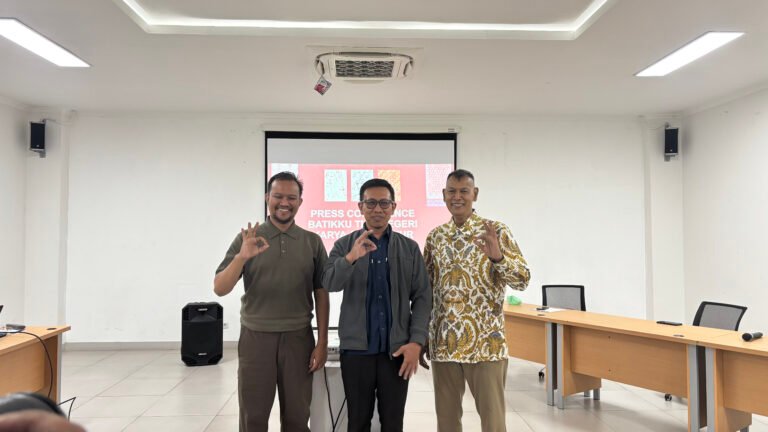 “Batikku 3 Negeri” Karya Afif Syakur, Padupadankan Teknik Pembatikan Tiga Negeri